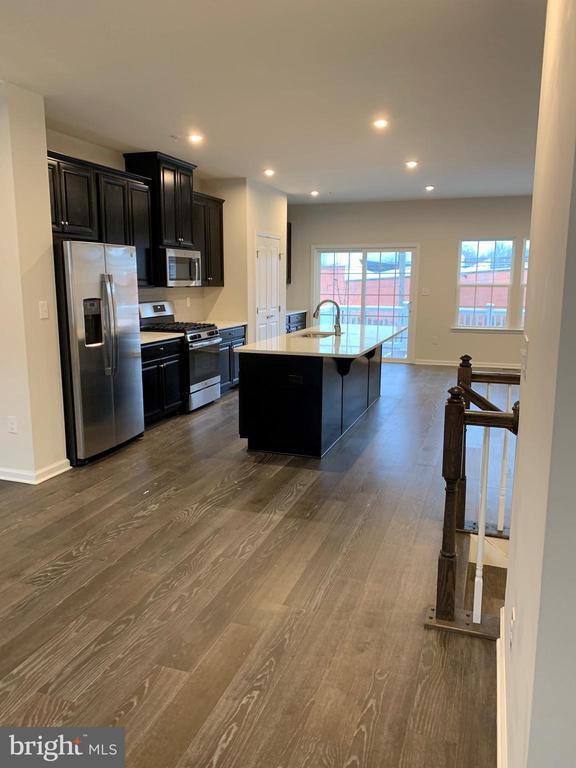 Building Photo - 111 Almond Dr