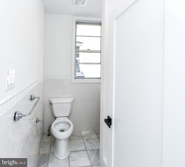 Building Photo - 104 R St NE