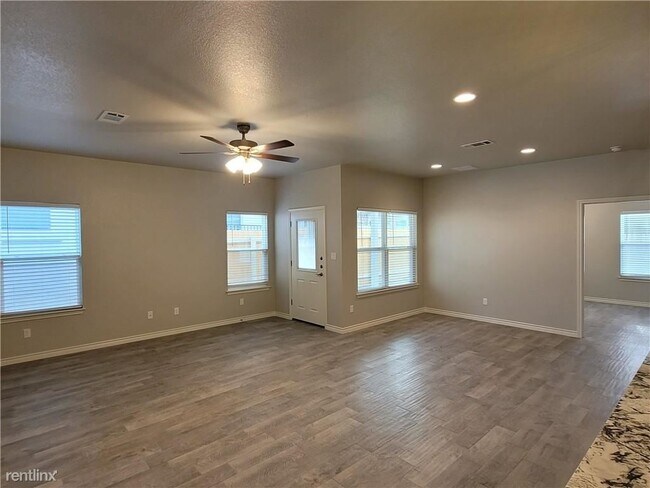 Building Photo - 3 br, 2 bath Duplex - 615 County Road 306 A A