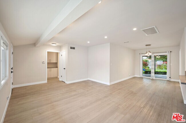 Building Photo - 22937 Dolorosa St