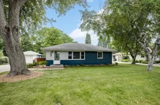 Building Photo - Beautiful 4BR 2BA Rambler in Roseville