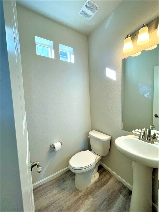 Building Photo - Beautiful 3 Bedroom Home for Rent on Callan Drive