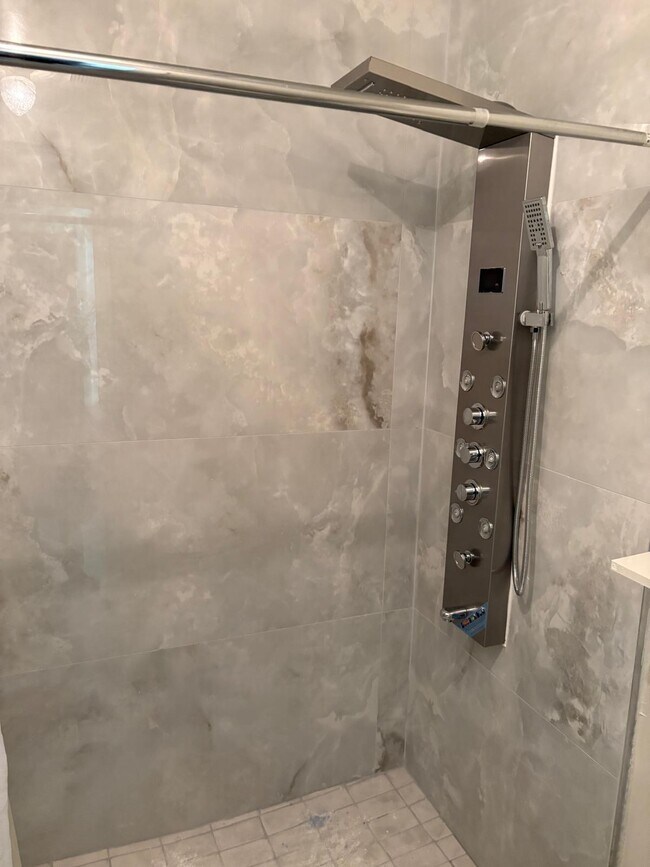 Building Photo - 2801 Albatross Rd