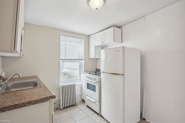 Building Photo - 1 br, 1 bath Triplex - 1707 N Gratz ST Uni...