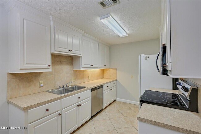 Building Photo - 200 Woodgreen Dr