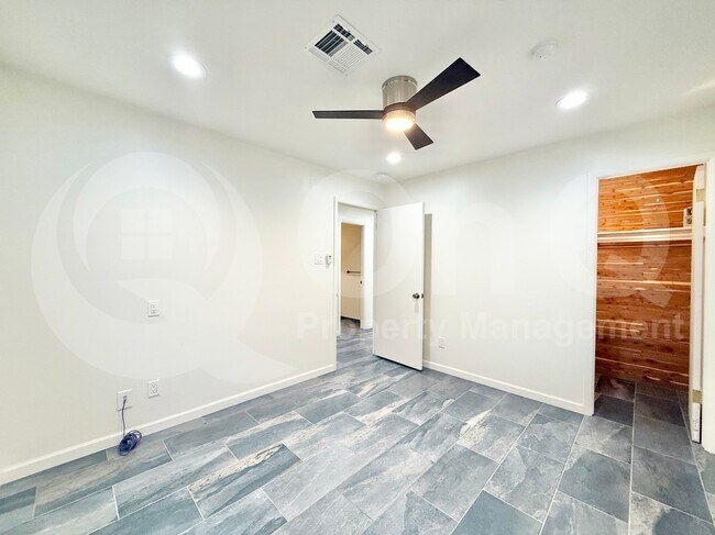 Building Photo - 4405 S Newberry Rd