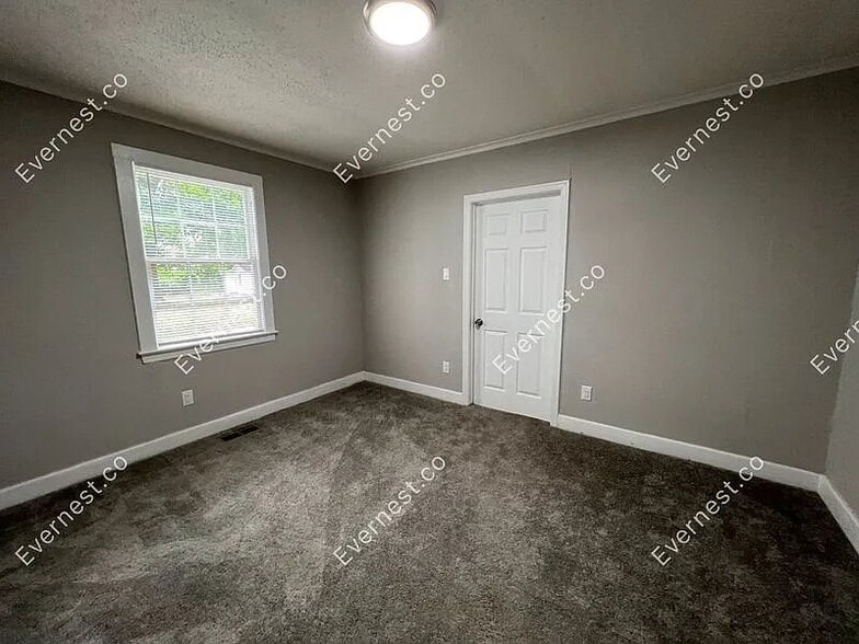 Building Photo - 1418 Division St