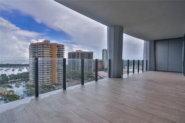 Building Photo - 2831 S Bayshore Dr