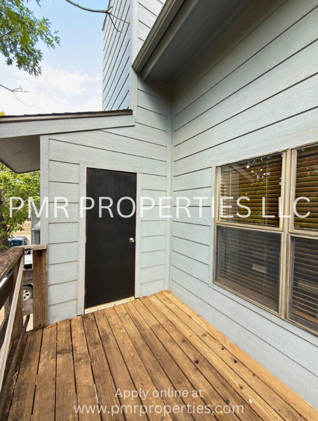 Building Photo - 2 Bedrooms / 2 Bathrooms Apartment