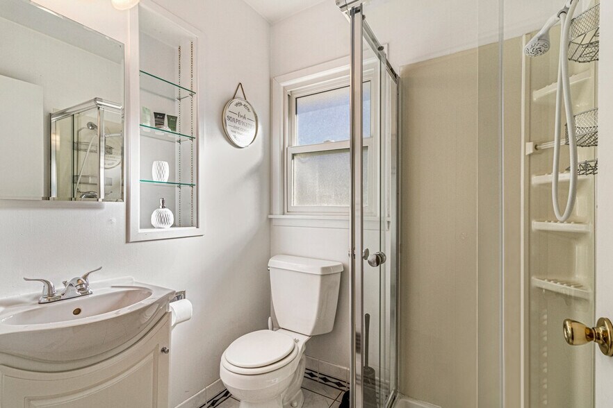 Building Photo - 1542 Orchard Rd