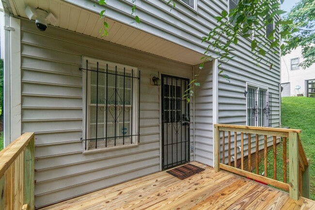 Building Photo - Spacious 2-Story Home with Finished Basement!