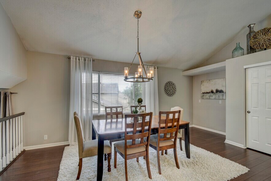 Building Photo - 17904 Karen Cir