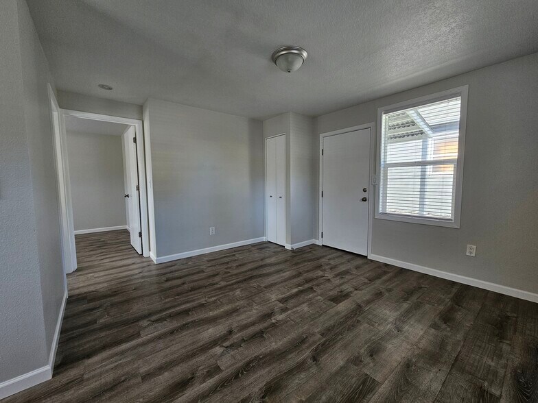 Building Photo - 3220 SE Rockwood St