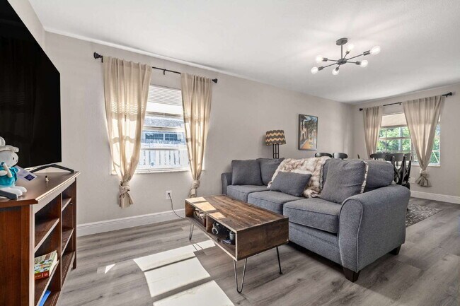 Building Photo - "Charming 3-Bed, 2-Bath Home in Tampa – Perfect Blend of Comfort and Convenience!"