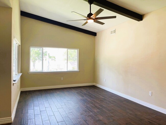 Building Photo - 24514 Sunny Glen Dr