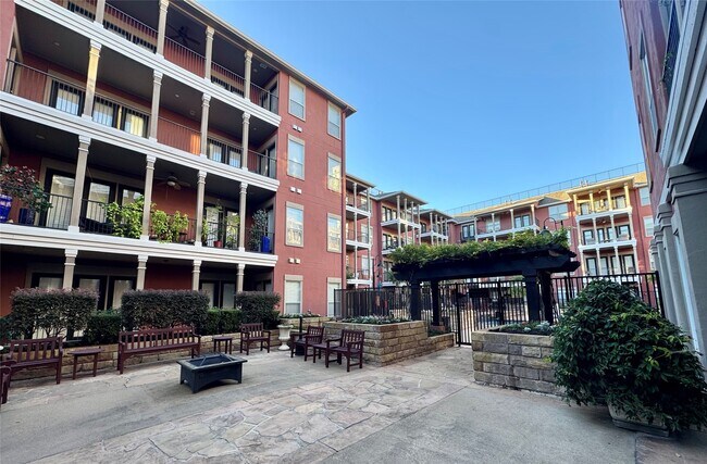 Building Photo - 2400 McCue Rd