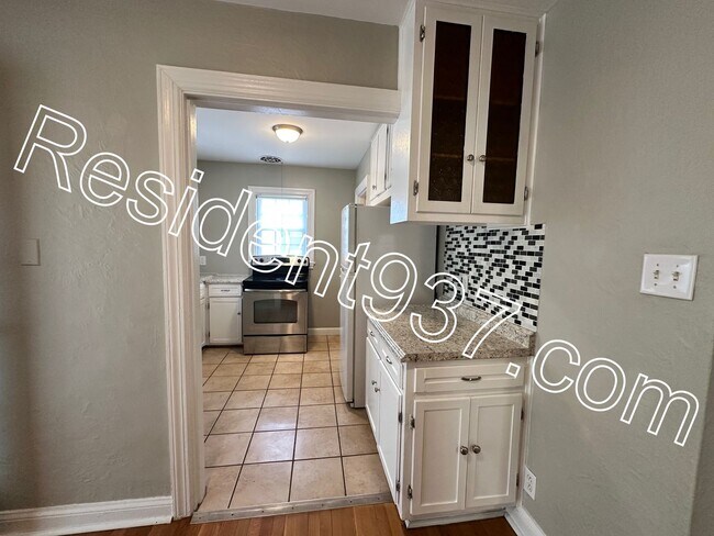 Building Photo - 3 Bed 1 Bath Home