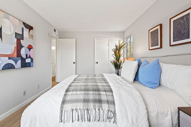 Building Photo - 5319 Ridgeview Cir