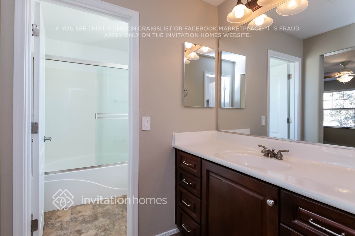 Building Photo - 2611 E Bart St