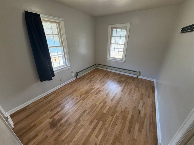 Building Photo - Centrally Located 3 bedroom home