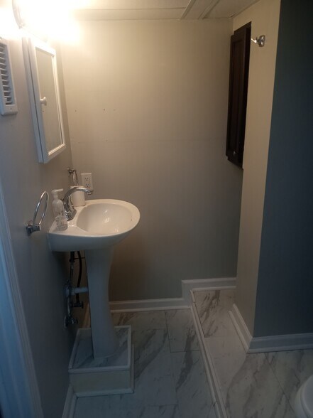 Building Photo - 3400 Velvet Creek Dr SW