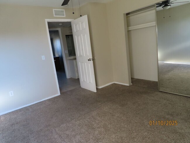 Building Photo - 1 bedroom 1-Bath Condo  Bldg. 6 Unit #333 Gated Community