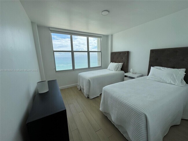 Building Photo - 5161 Collins Ave