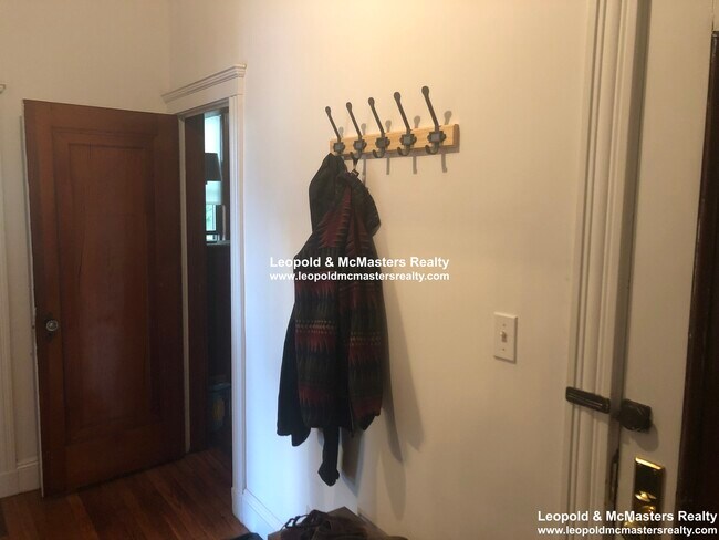 Building Photo - 22 Bellevue St