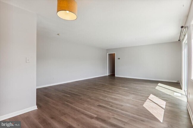 Building Photo - 10631 Montrose Ave