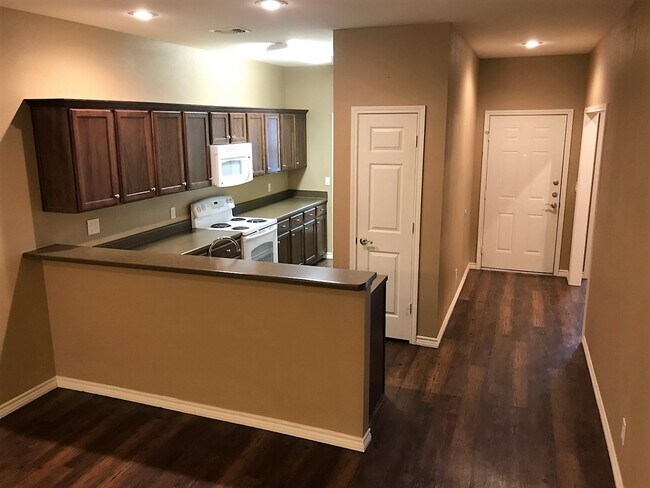 Building Photo - 4245 Castlegate Dr