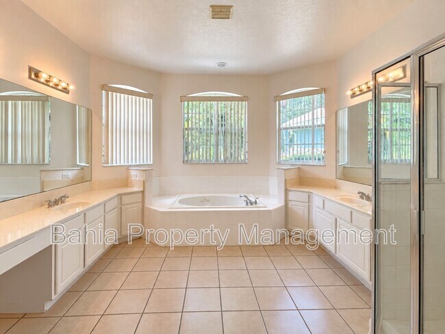 Building Photo - 3525 Sunset Isles Blvd