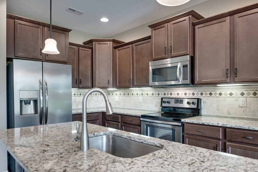 Building Photo - 104 Ambassador Private Cir