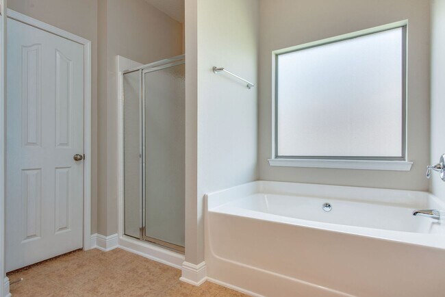 Building Photo - Spacious 4-Bedroom Home - Winners Gait