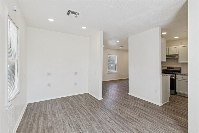 Building Photo - 1006 SE 51st St