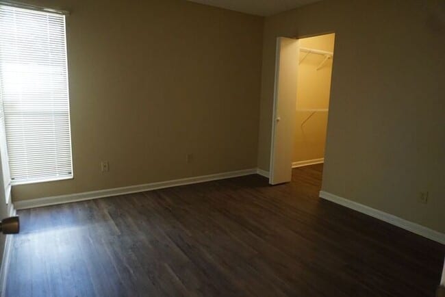 Building Photo - 3/2 Single Story Duplex with Garage