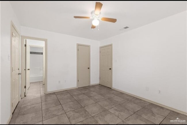 Building Photo - 17 Gumwood Ave