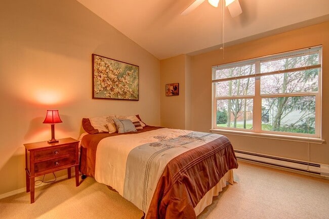 Building Photo - Lynnwood Townhome