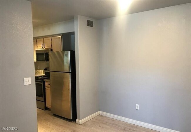 Building Photo - 555 E Silverado Ranch Blvd