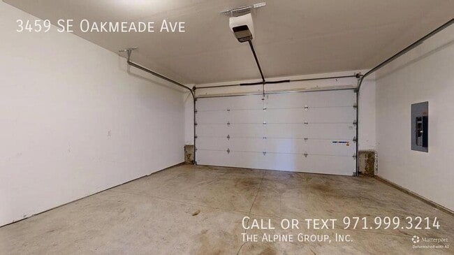 Building Photo - 3459 SE Oakmeade Ave