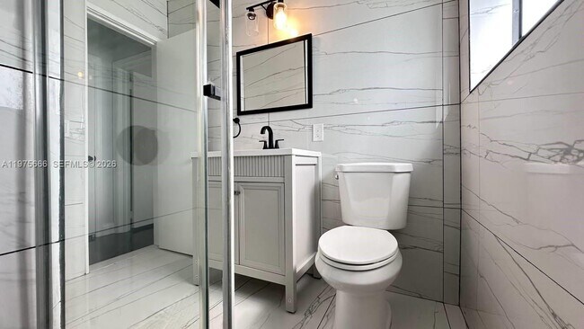 Building Photo - 320 SW 29th Rd