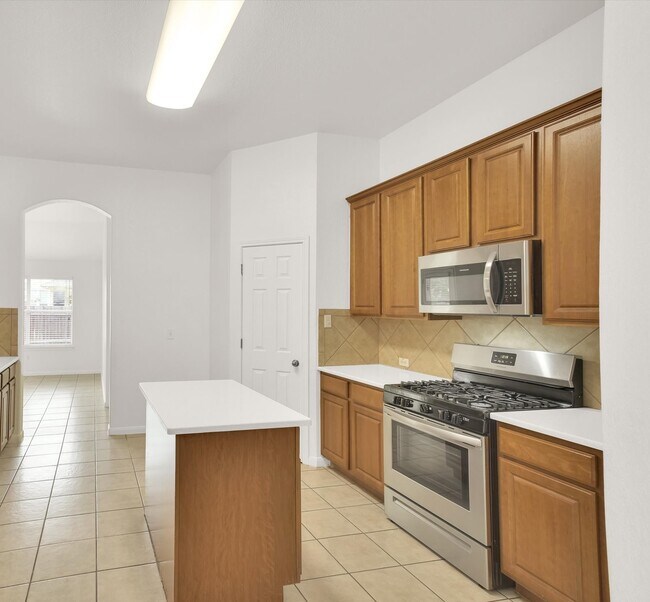 Building Photo - 808 Meadow Bluff Ct