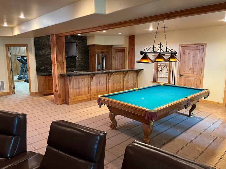 Entertainment area 2, regulation 9' pool table with all accessories included for your enjoyment - 2557 Lower Lando Ln