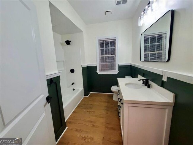 Building Photo - 1834 Walker St