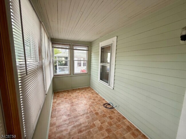 Building Photo - 23 E Hanover Ave