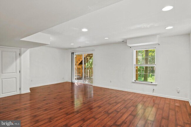 Building Photo - 144 Midland Rd