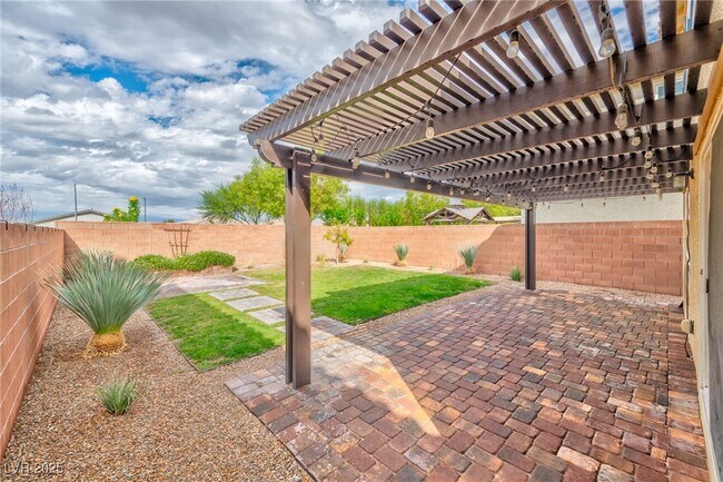 Building Photo - 2924 Tranquil Brook Ave