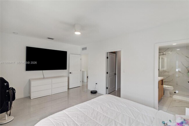 Building Photo - 1396 NW 3rd St