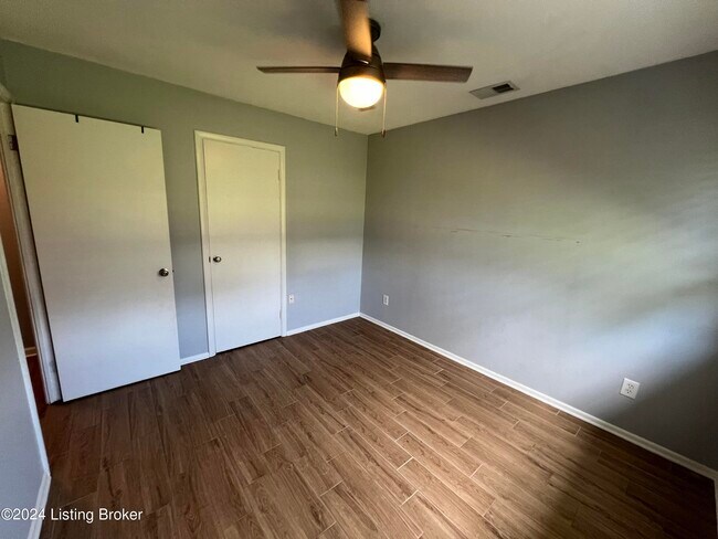 Building Photo - 2307 Medford Ln