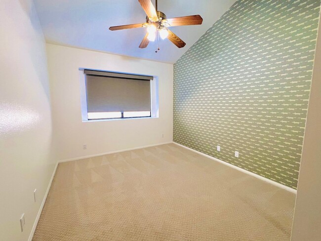 Building Photo - 4 bedroom home for lease