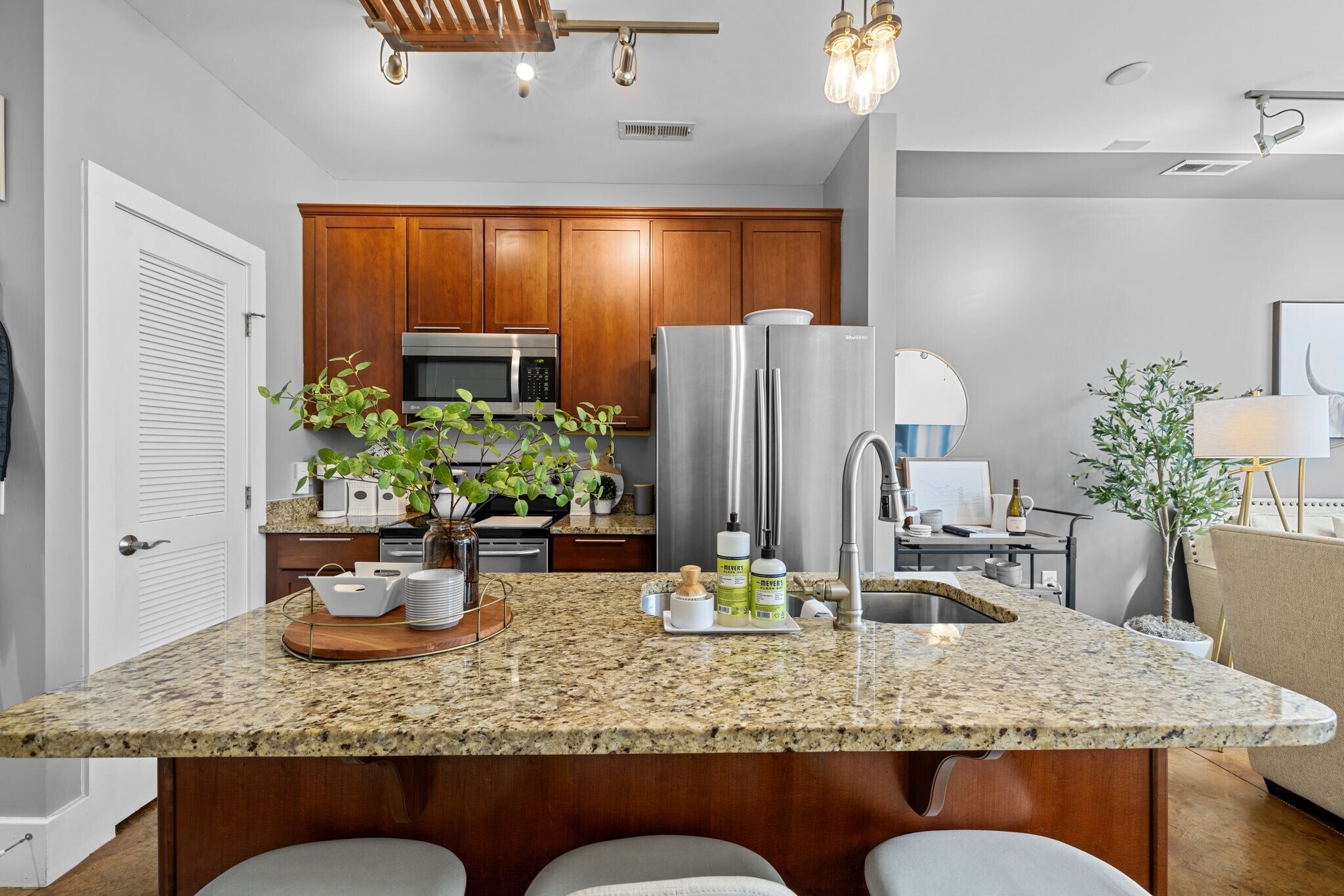 Building Photo - 444 S Blount St